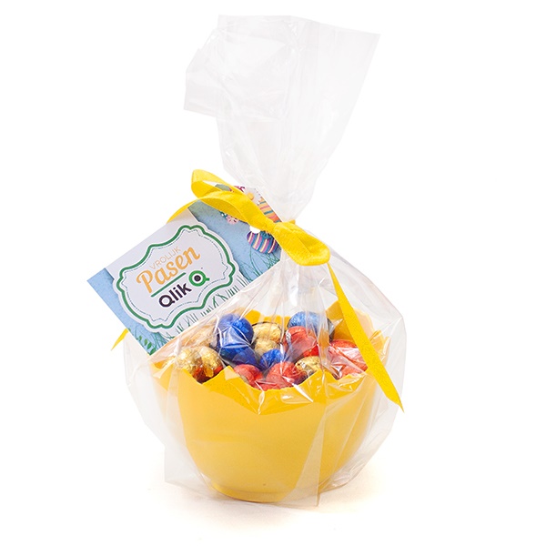 eierschaal met paaseitjes